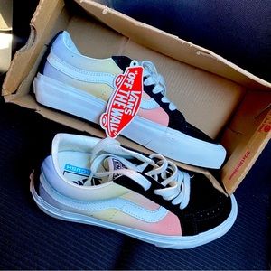 NWT Sk8 - low rainbow vans